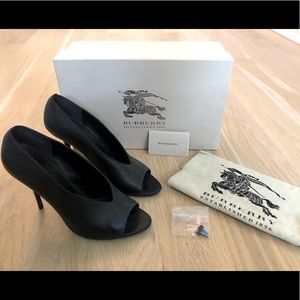 Burberry Haydons Black Grainy Leather Heels